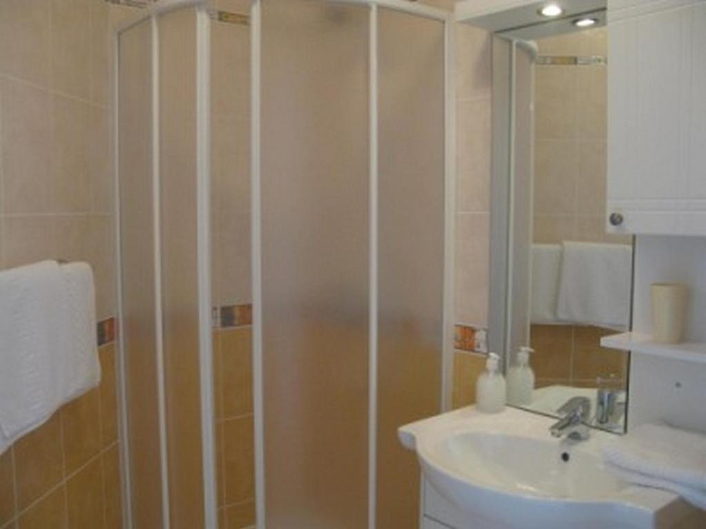 Apartments With A Parking Space Barbat, Rab - 16816 Barbat na Rabu ภายนอก รูปภาพ