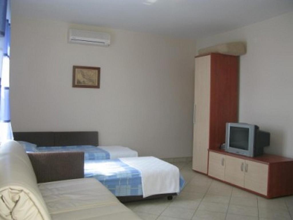 Apartments With A Parking Space Barbat, Rab - 16816 Barbat na Rabu ภายนอก รูปภาพ