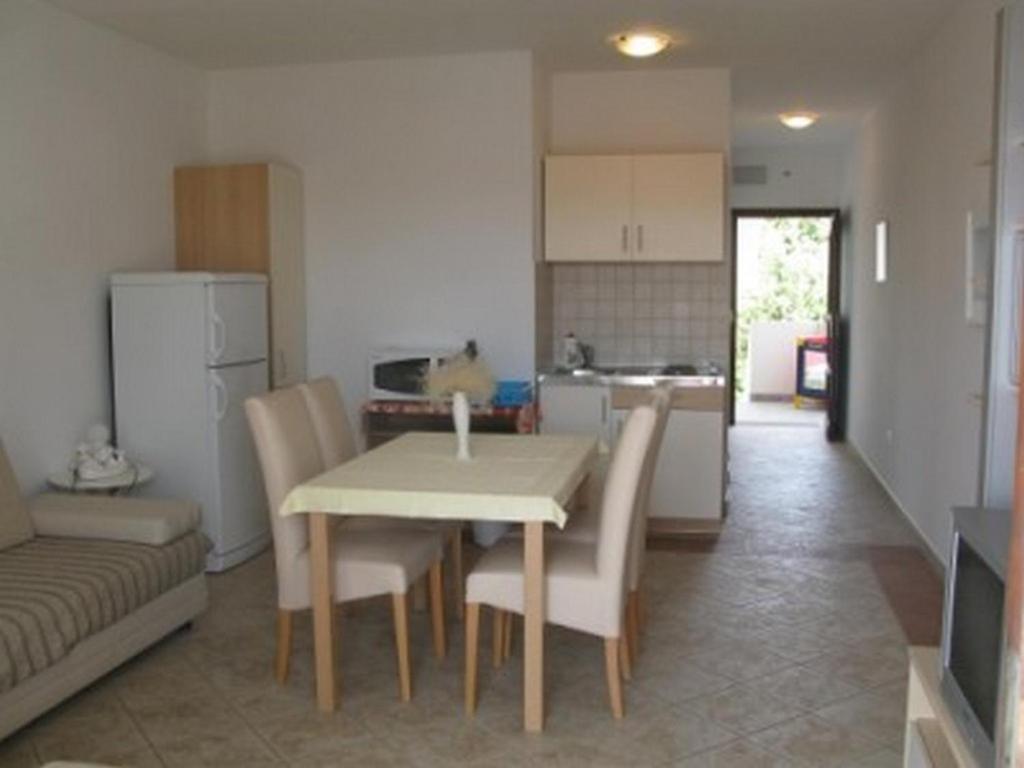 Apartments With A Parking Space Barbat, Rab - 16816 Barbat na Rabu ภายนอก รูปภาพ