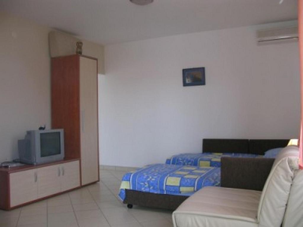 Apartments With A Parking Space Barbat, Rab - 16816 Barbat na Rabu ภายนอก รูปภาพ